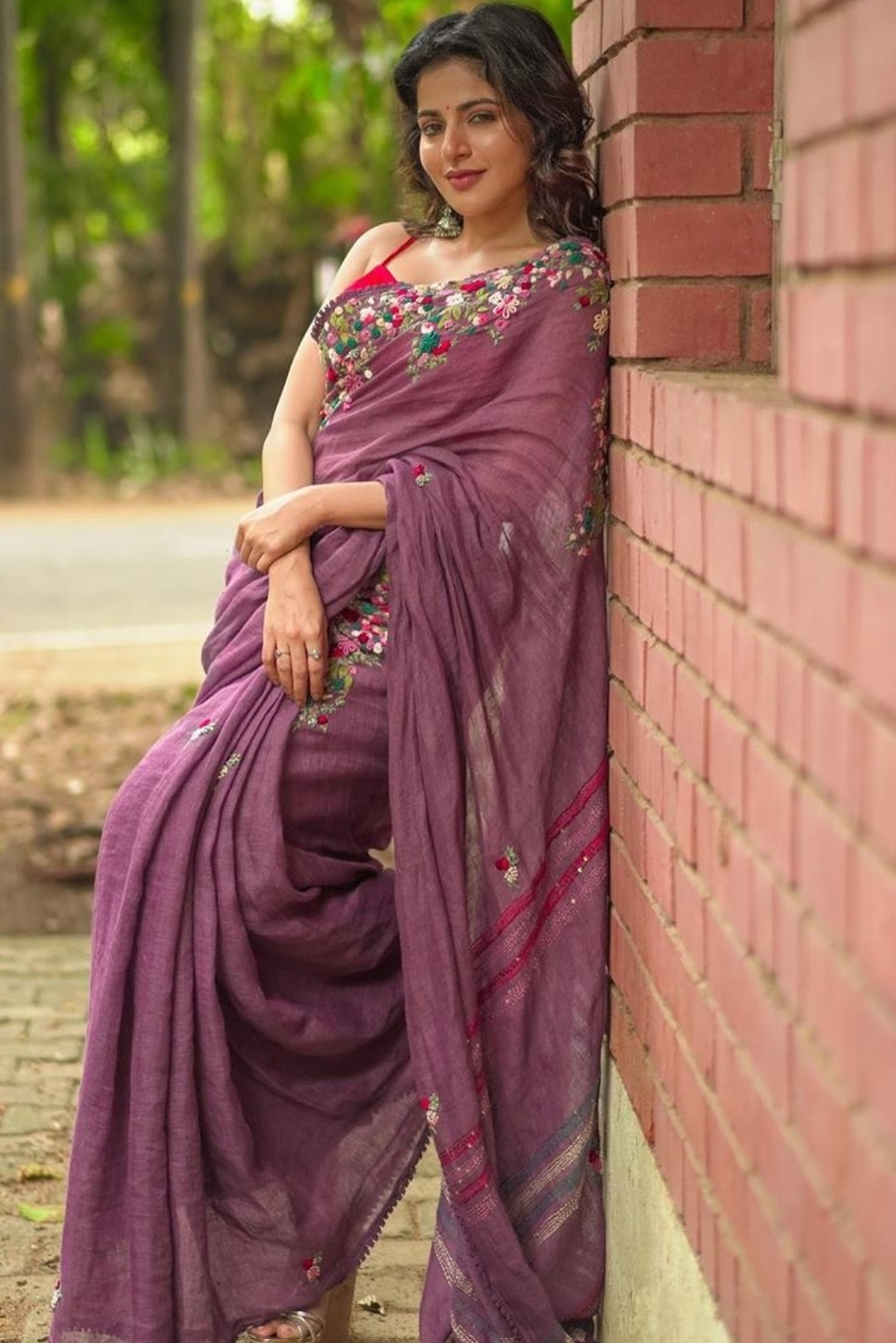 Iswarya Menon Hot Saree Pics