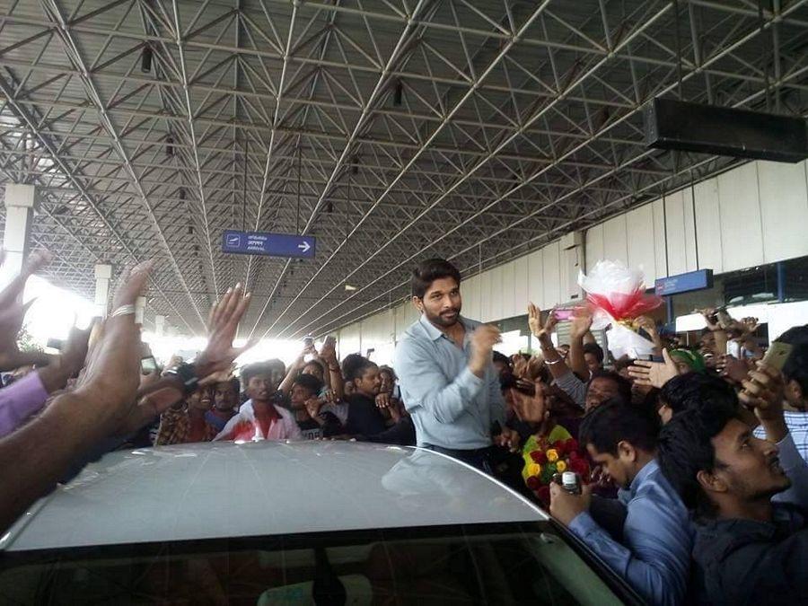 Allu Arjun spotted at Vizag Airport Photos