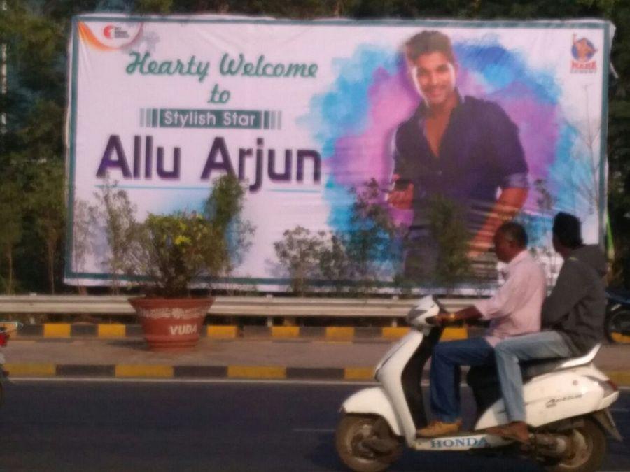 Allu Arjun spotted at Vizag Airport Photos