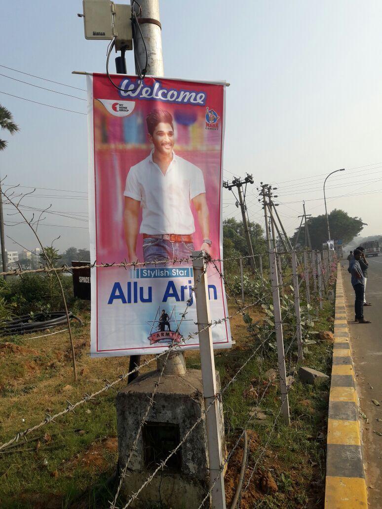 Allu Arjun spotted at Vizag Airport Photos
