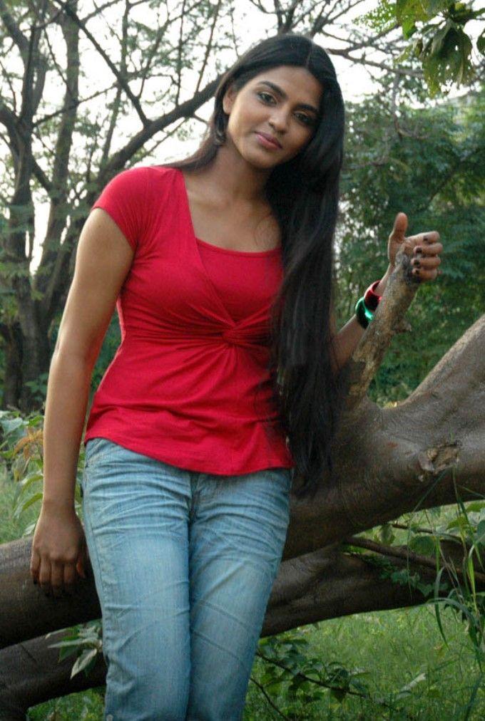 Actress Dhansika Rare & Unseen Photos