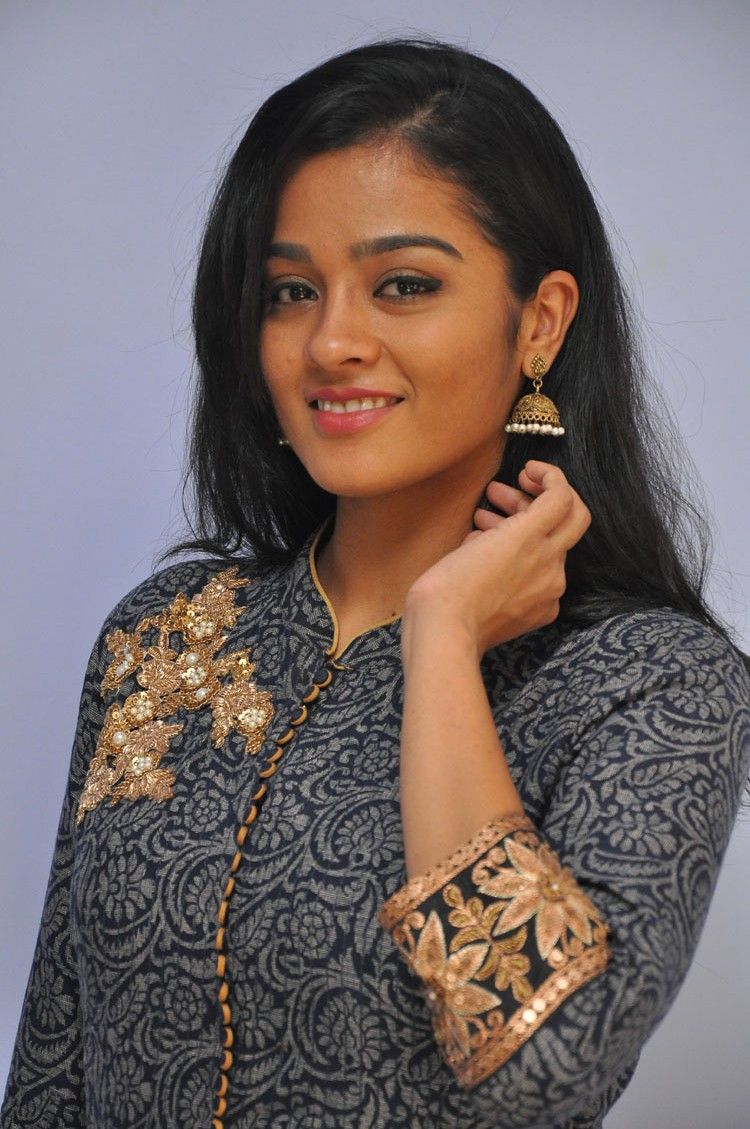 Actress Gayathri Latest Photos