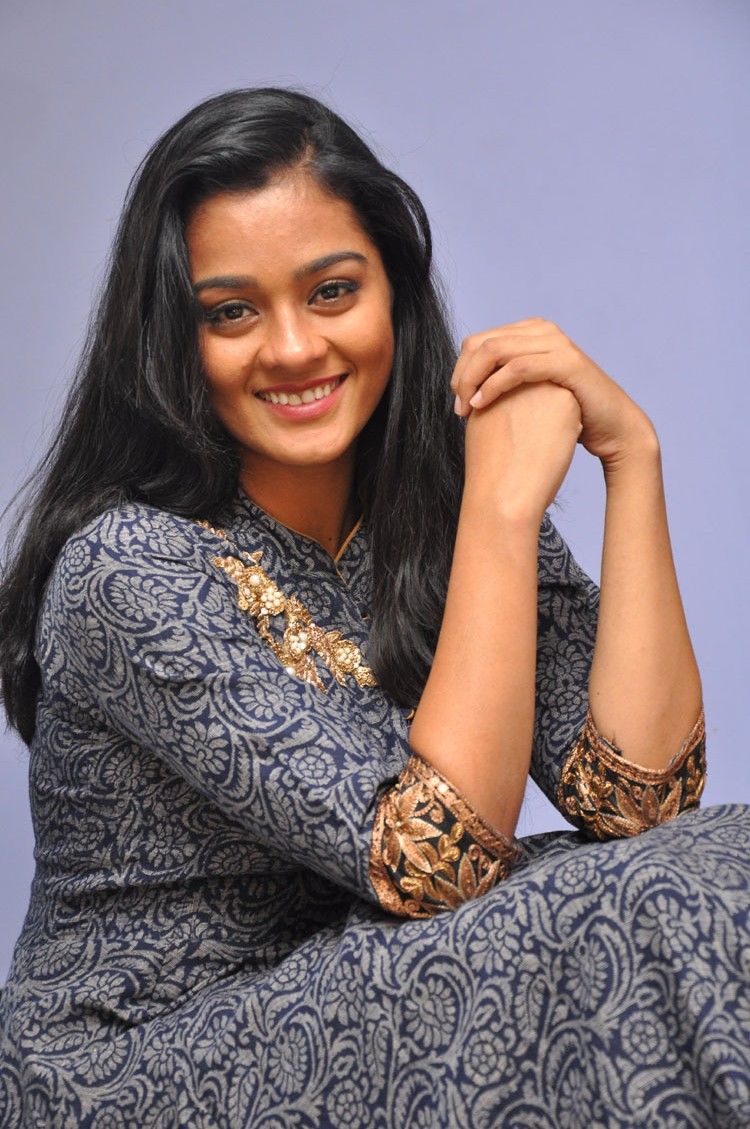 Actress Gayathri Latest Photos