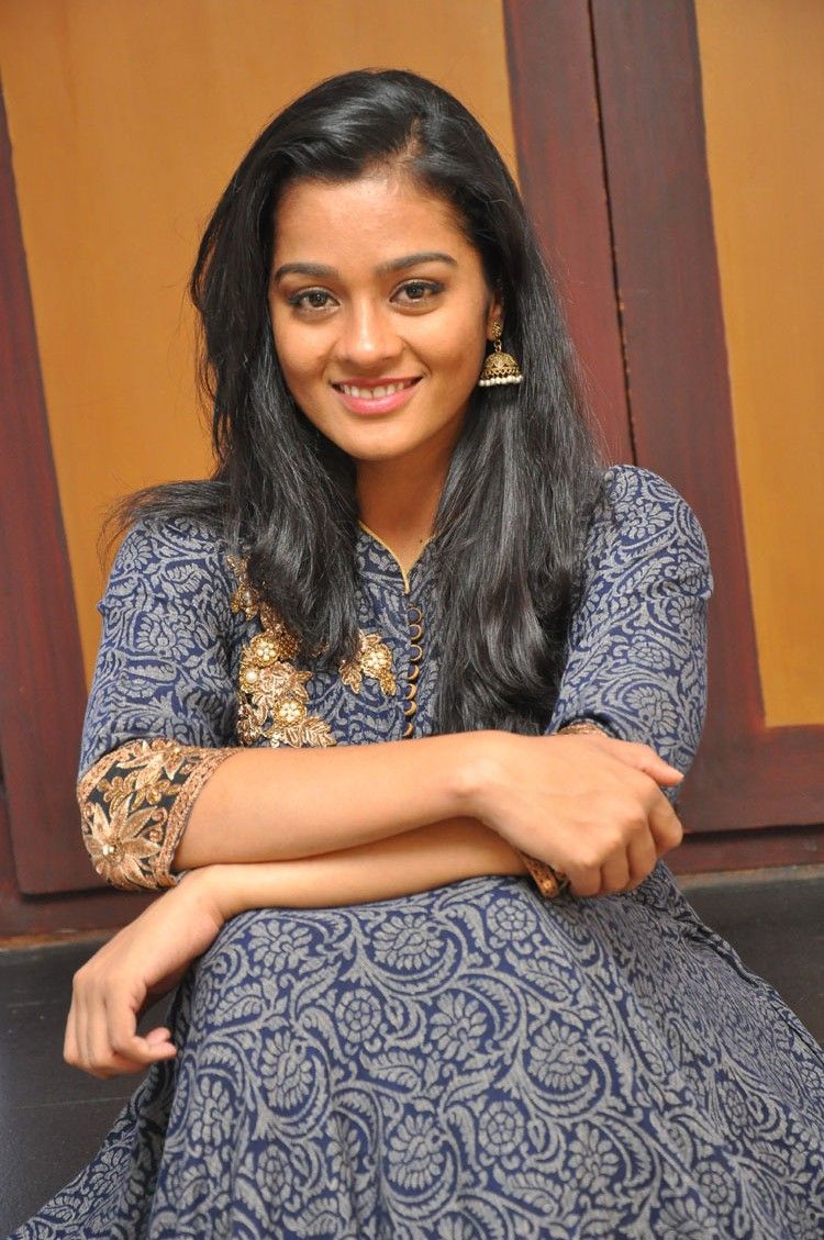 Actress Gayathri Latest Photos