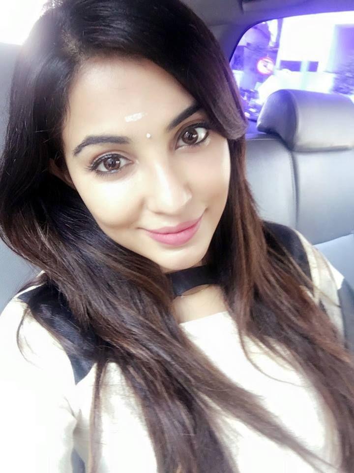 Actress Parvathy Nair Latest Unseen Photos