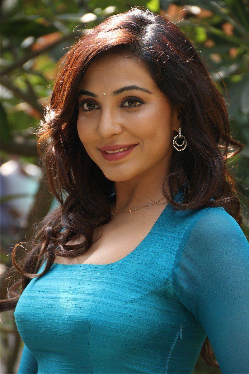 Actress Parvathy Nair Latest Unseen Photos