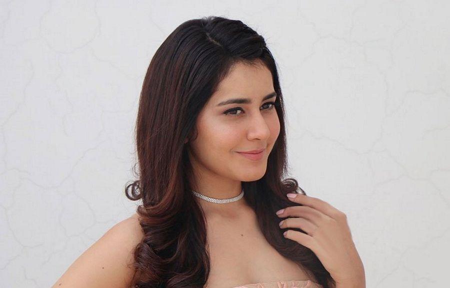 Actress Raashi Khanna Sexy Photo Stills