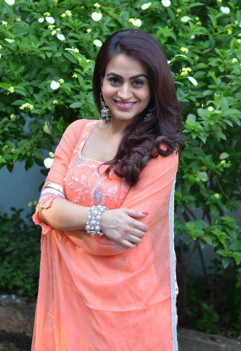 Aksha Stills At Kathi Lanti Kurradu Movie Launch