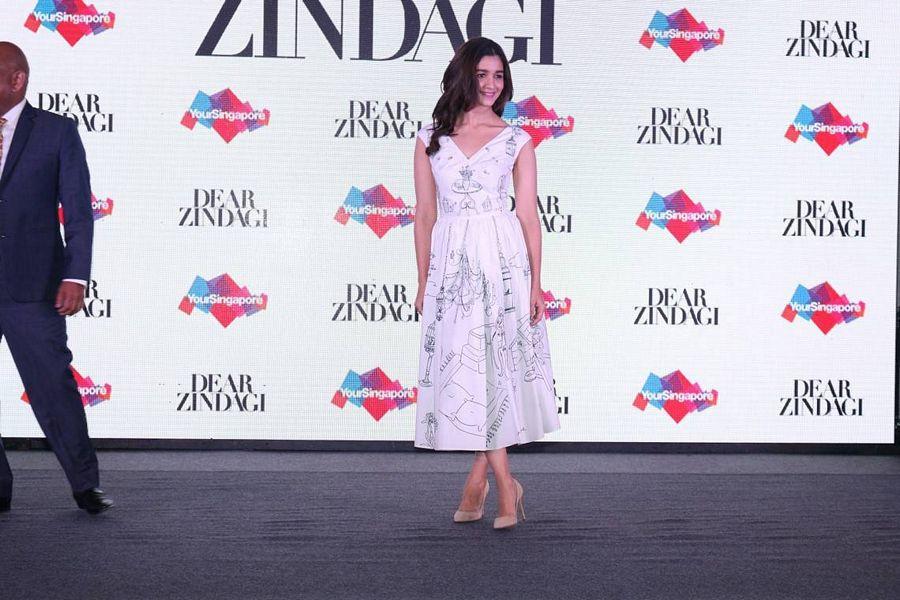 Alia Bhatt Promotes Dear Zindagi Movie Stills