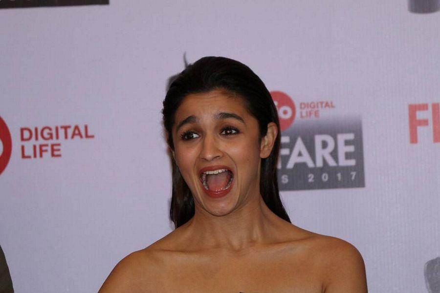 Alia Bhatt Stills At 62nd Jio FilmFare Awards Photos