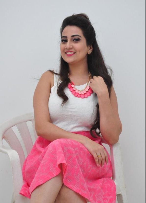 Anchor Manjusha Photo Gallery