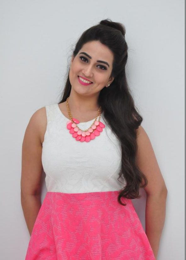 Anchor Manjusha Photo Gallery