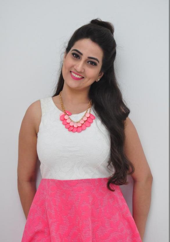 Anchor Manjusha Photo Gallery