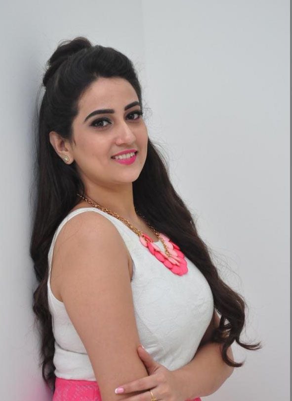 Anchor Manjusha Photo Gallery