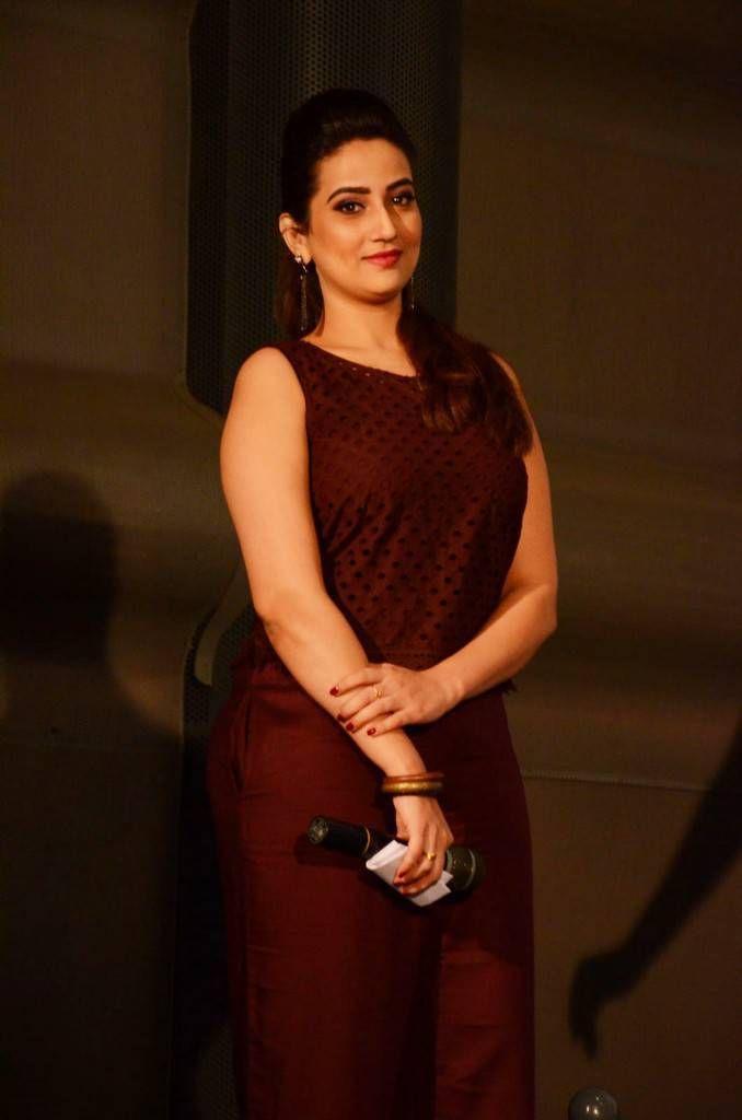 Anchor Manjusha Stills At Srivalli Movie Trailer Launch