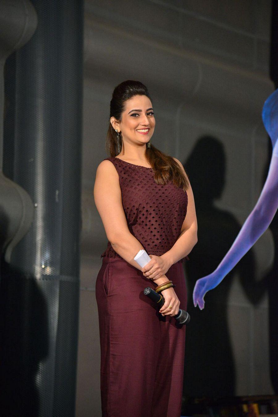 Anchor Manjusha Stills At Srivalli Movie Trailer Launch