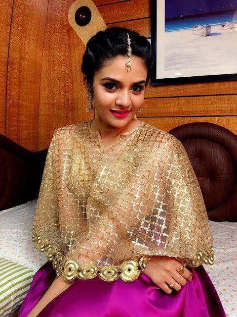 Anchor Sreemukhi Latest Stills at Dasara Mahotsavam