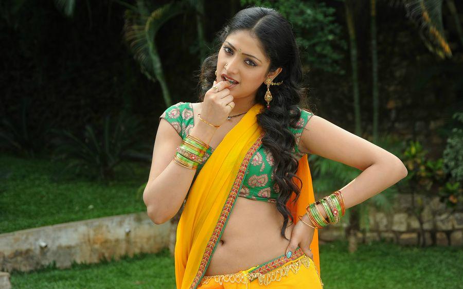 Hari Priya HD CLOSE UP Sexy Wallpapers