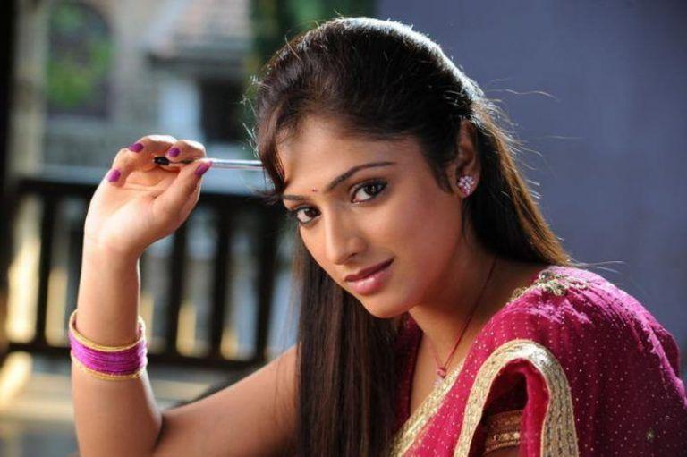 Hari Priya HD CLOSE UP Sexy Wallpapers