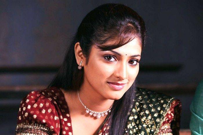 Hari Priya HD CLOSE UP Sexy Wallpapers