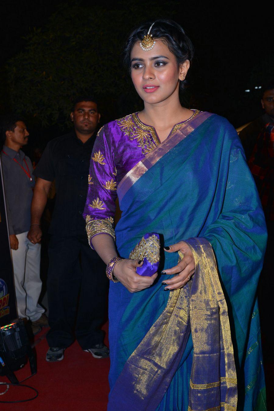 Hebah Patel Stills at Gemeni TV Awards Photos
