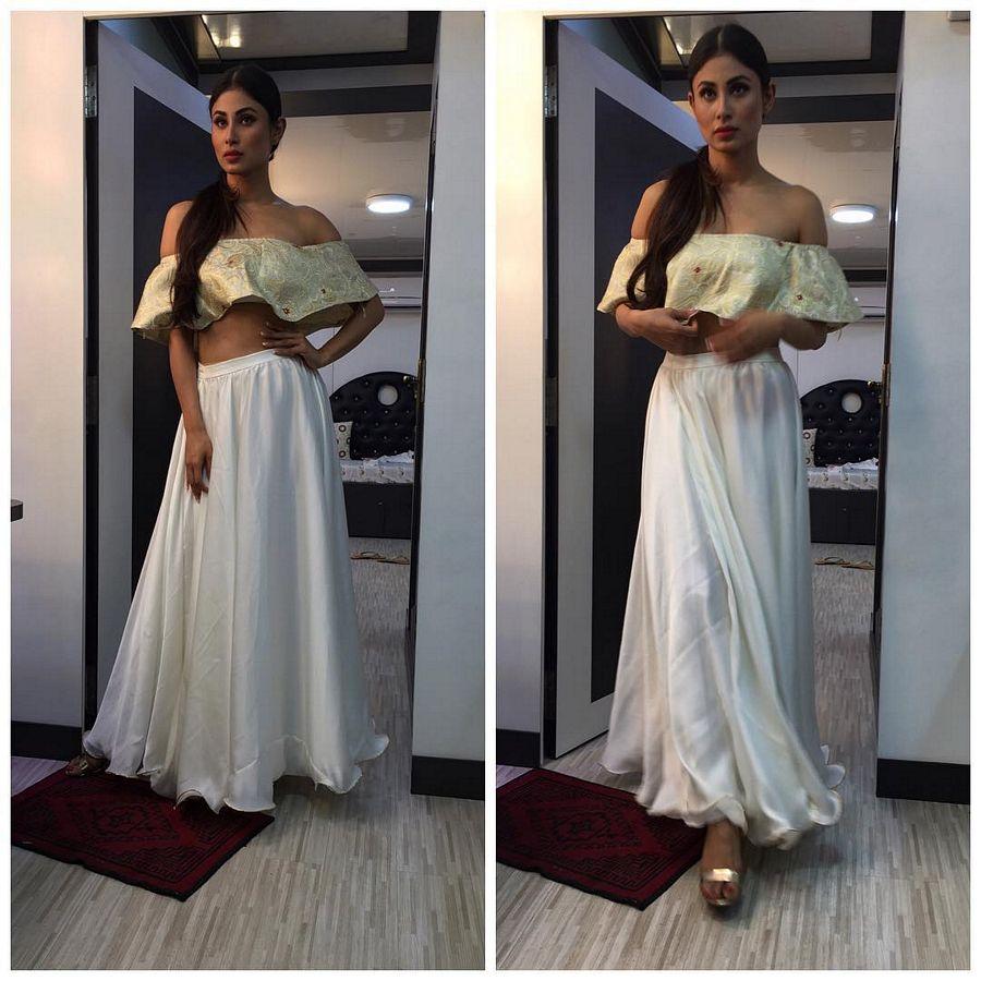 Naagin Actress Mouni Roy Photos goes viral on Social Media