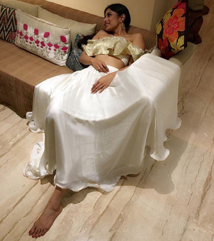 Naagin Actress Mouni Roy Photos goes viral on Social Media