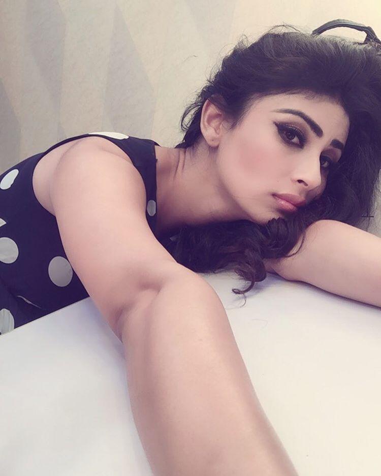 Naagin Actress Mouni Roy Photos goes viral on Social Media