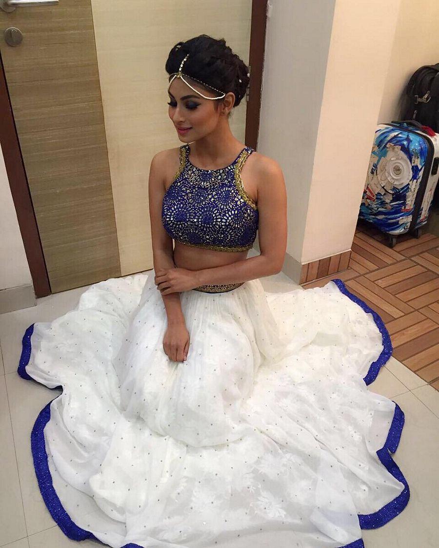 Naagin Actress Mouni Roy Photos goes viral on Social Media