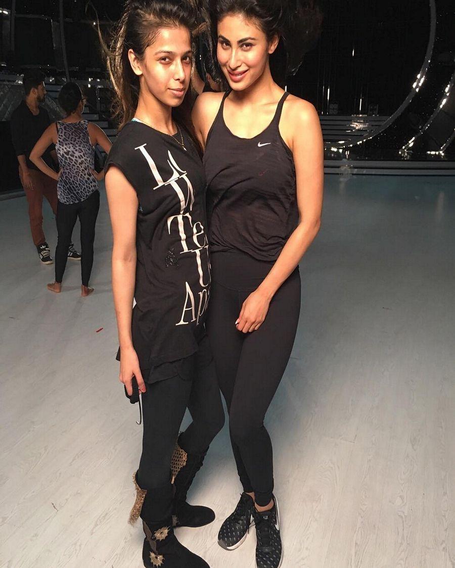 Naagin Actress Mouni Roy Photos goes viral on Social Media