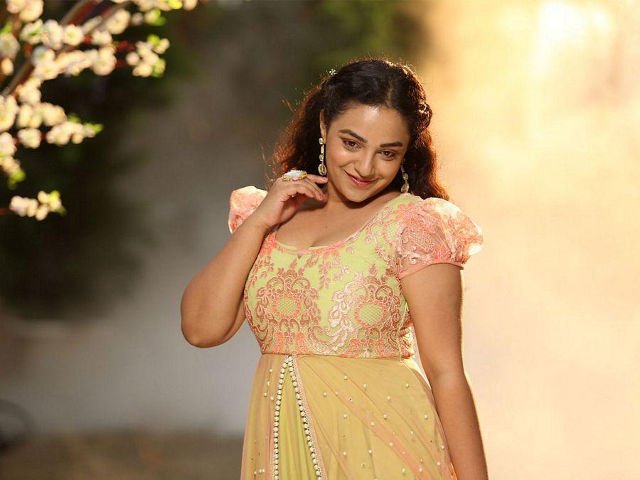 Nithya Menon Hot & Sexy Close Up HD Wallpapers