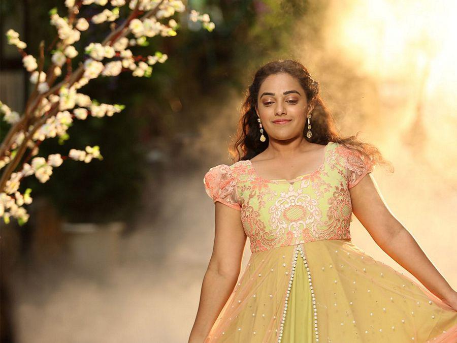 Nithya Menon Hot & Sexy Close Up HD Wallpapers