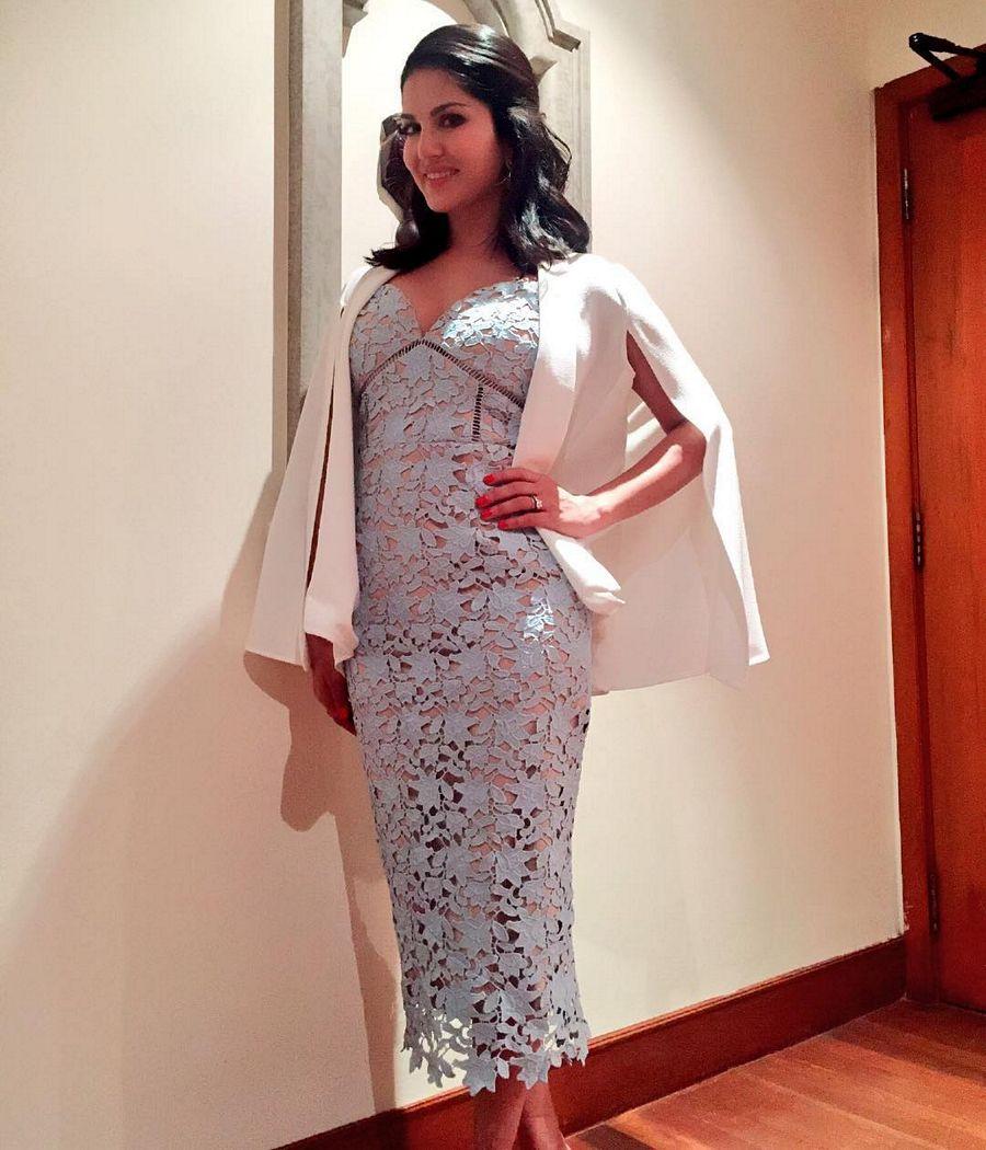 Pictures Of Sunny Leone In Her Marvellous Outfit