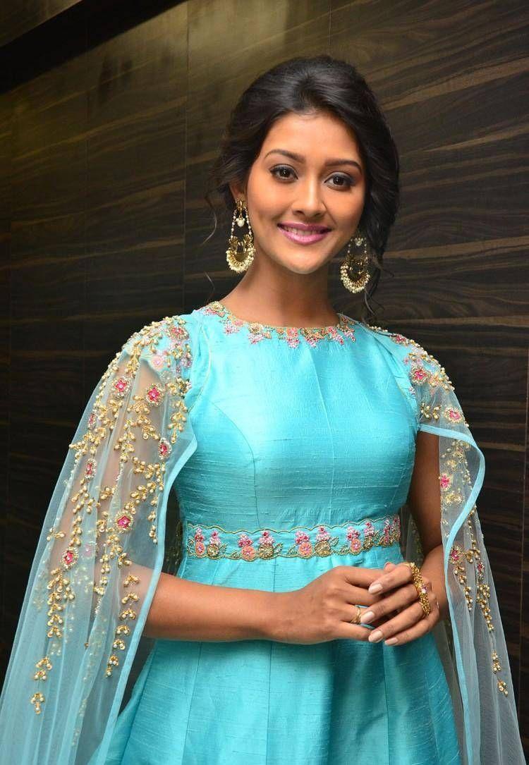 Pooja Jhaveri Stills At Dwaraka Movie Audio Launch