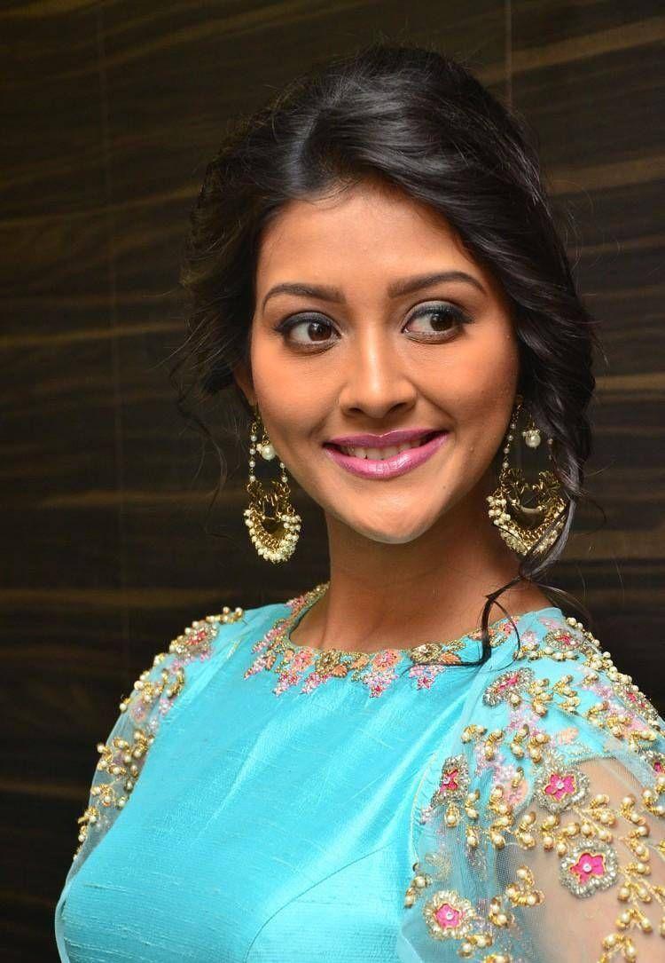 Pooja Jhaveri Stills At Dwaraka Movie Audio Launch
