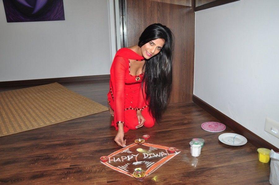 Poonam Pandey Celebrate Diwali Photos