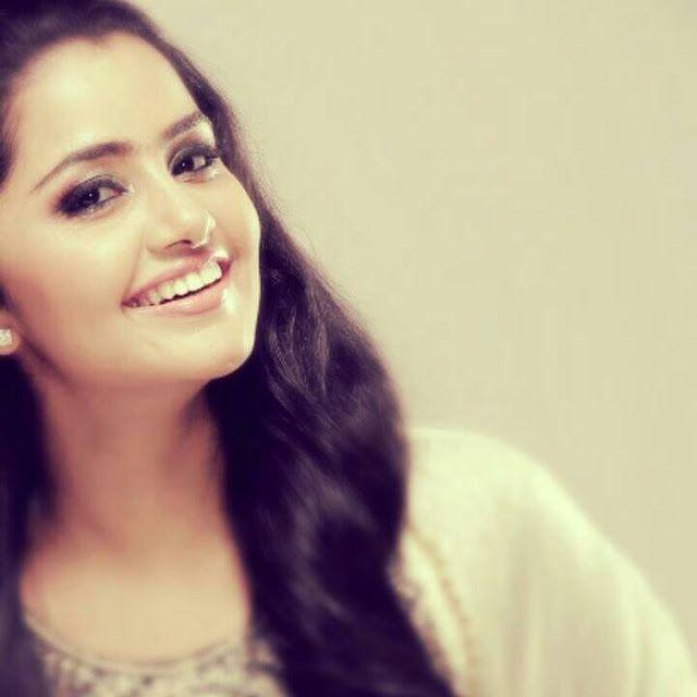 RARE & UNSEEN Photos of Anupama Parameswaran