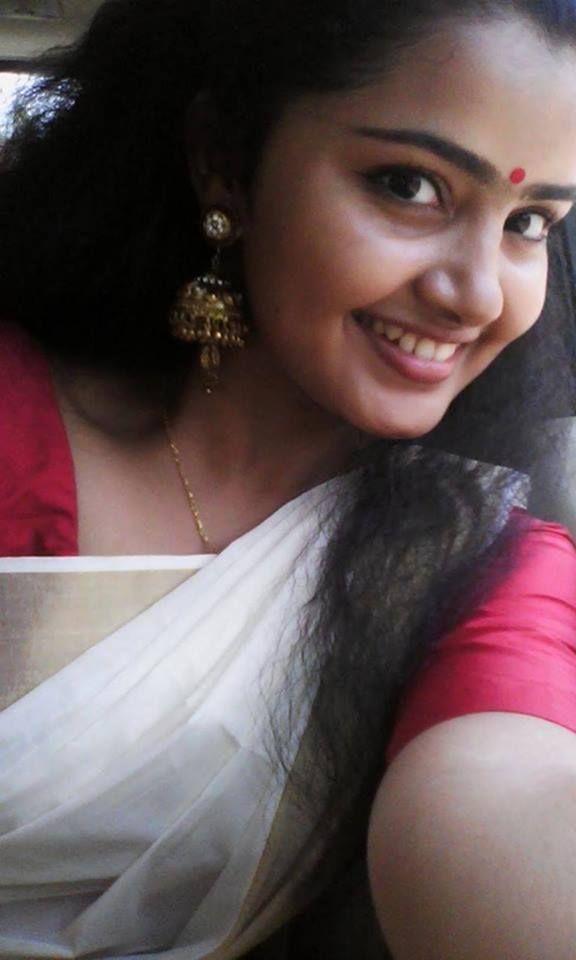 RARE & UNSEEN Photos of Anupama Parameswaran