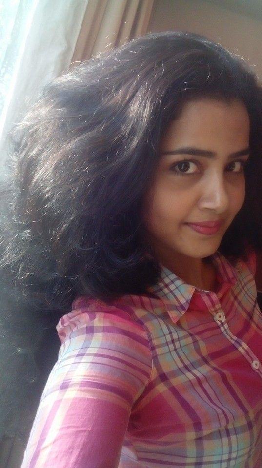 RARE & UNSEEN Photos of Anupama Parameswaran