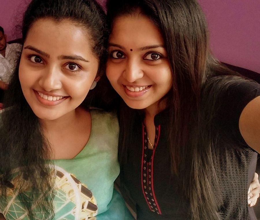 RARE & UNSEEN Photos of Anupama Parameswaran