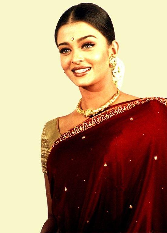 BIRTHDAY SPECIAL: Rare Photos Of Aishwarya Rai You've Never Seen Before