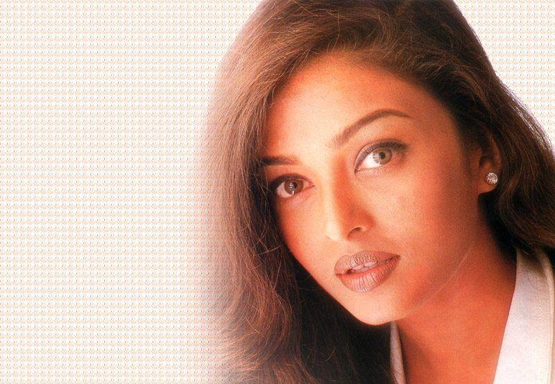 BIRTHDAY SPECIAL: Rare Photos Of Aishwarya Rai You've Never Seen Before