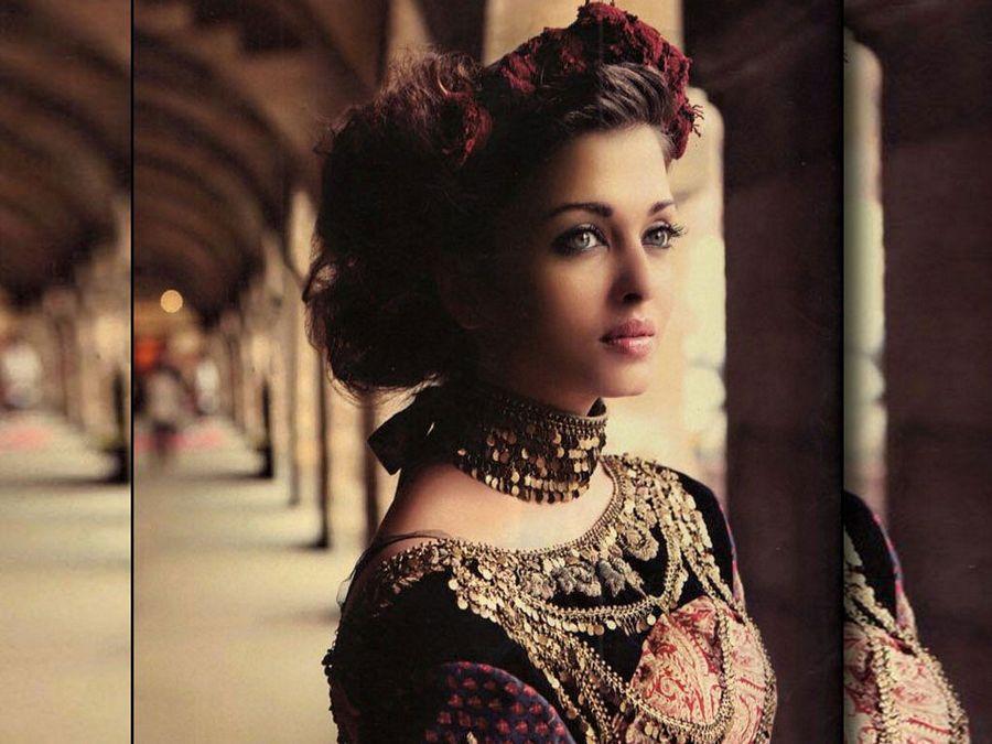 BIRTHDAY SPECIAL: Rare Photos Of Aishwarya Rai You've Never Seen Before