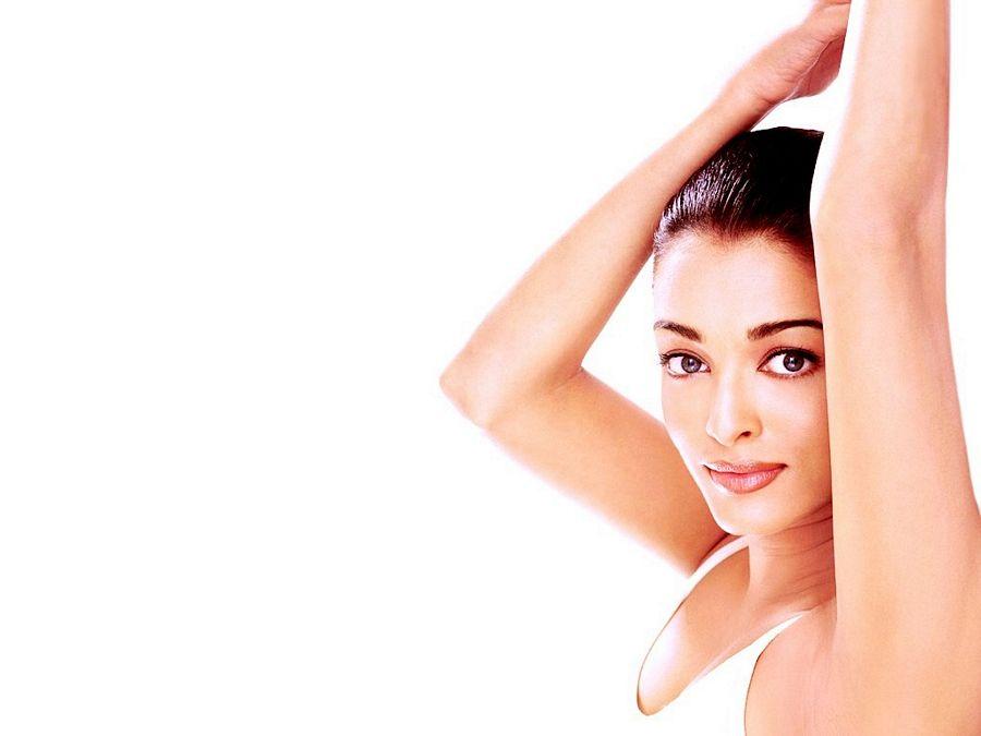 BIRTHDAY SPECIAL: Rare Photos Of Aishwarya Rai You've Never Seen Before