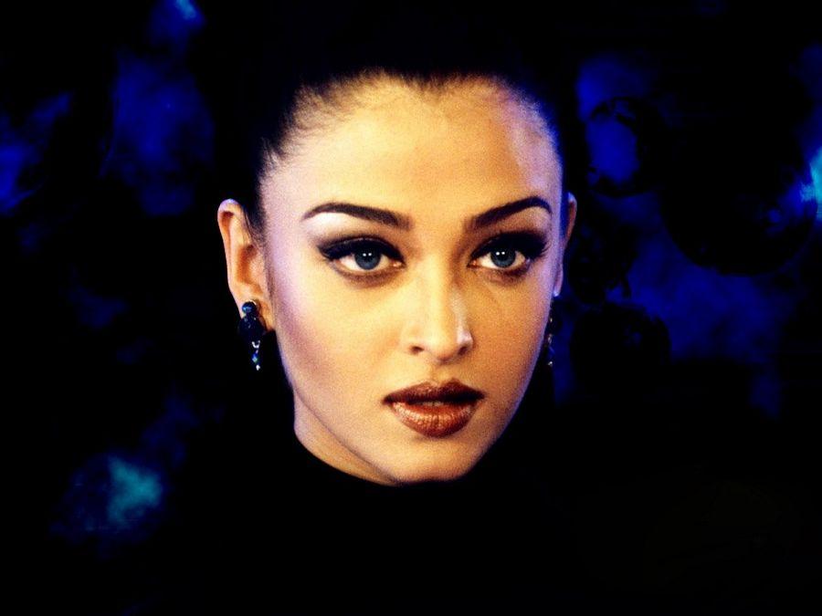 BIRTHDAY SPECIAL: Rare Photos Of Aishwarya Rai You've Never Seen Before