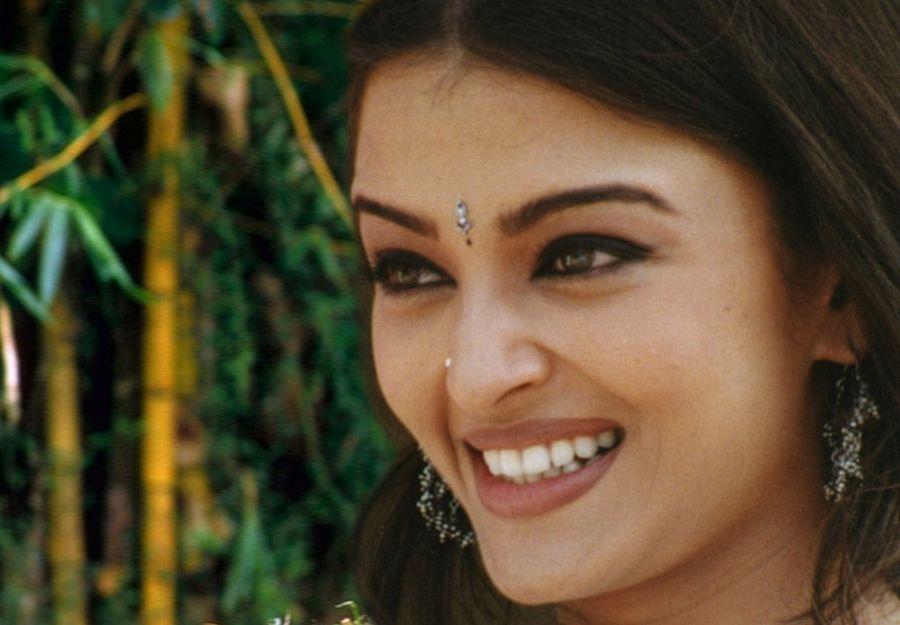 BIRTHDAY SPECIAL: Rare Photos Of Aishwarya Rai You've Never Seen Before