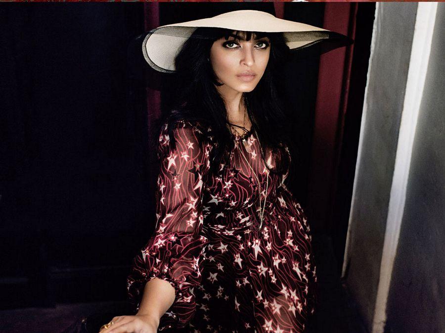 BIRTHDAY SPECIAL: Rare Photos Of Aishwarya Rai You've Never Seen Before