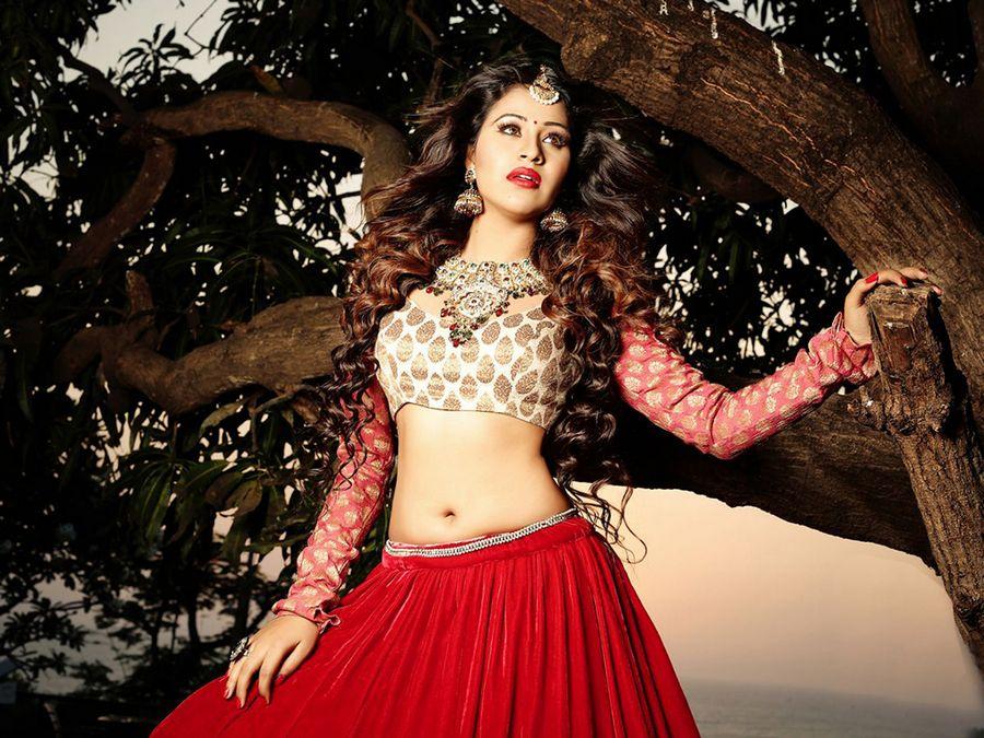 Sexy Actress Manali Rathod Looks Gorgeous Photoshoot