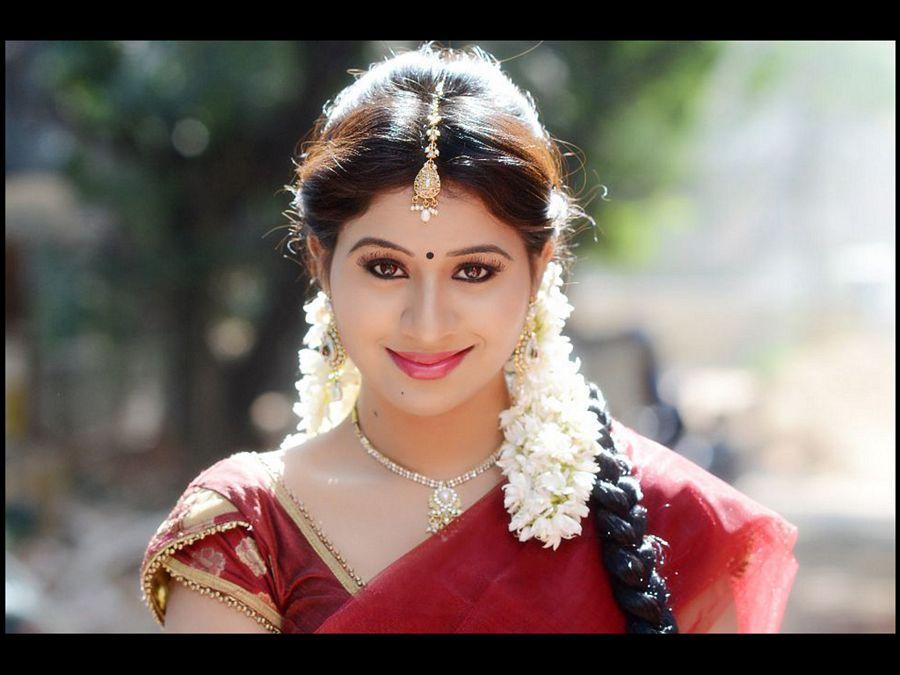 Sexy Actress Manali Rathod Looks Gorgeous Photoshoot