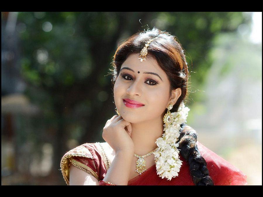 Sexy Actress Manali Rathod Looks Gorgeous Photoshoot